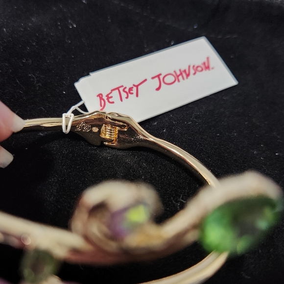 Betsey Johnson Flower Bracelet - Picture 3 of 4